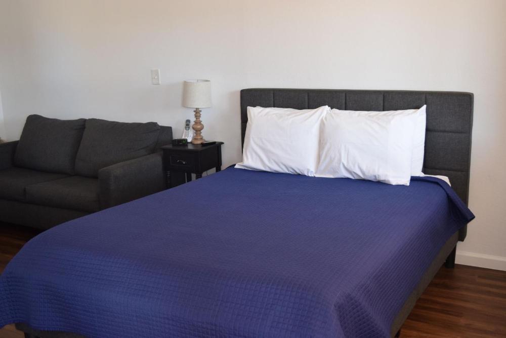 Deluxe Single Room interior